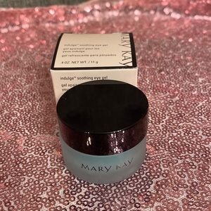 Indulge soothing eye gel